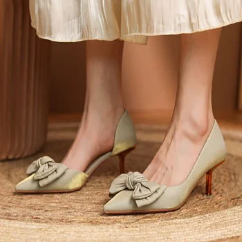 2022 г. Женските сватбени обувки Xiuhe на висок ток-висок ток с остър пръсти, обикновена тънка удобни вечерни обувки-лодка за зрели жени